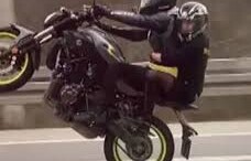 Motosiklet Arkasında Gidenler Dikkat!