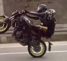 Motosiklet Arkasında Gidenler Dikkat!