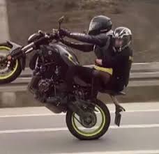 Motosiklet Arkasında Gidenler Dikkat!