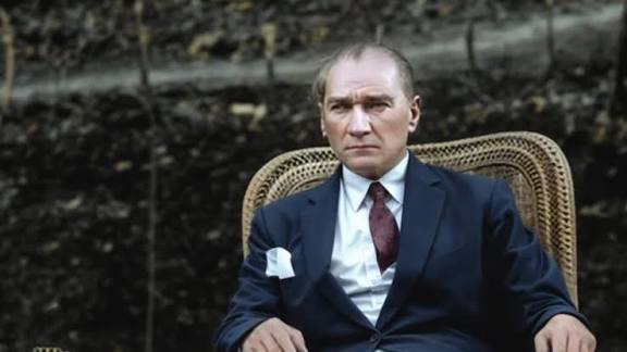 Küçük Kafaların Alamayacağı Kadar Büyük Bir Lider: Atatürk