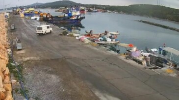 Didim’de Bir Araç Denize Uçtu