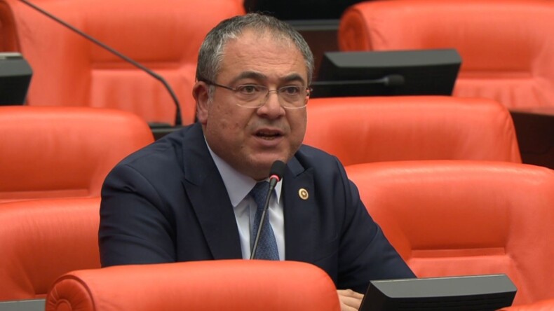 CHP’Lİ EVRİM KARAKOZ: “İTHALATÇIYA DEĞİL, ZEYTİNCİMİZE, ZEYTİNİMİZE SAHİP ÇIKIN!”