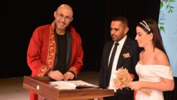 Terzi kendi söküğünü dikemedi