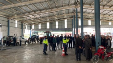 Aydın’da Jandarmadan Traktör ve Motosiklet Sürücülerine Trafik Eğitimi