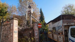 BAŞKAN YETİŞKİN’DEN KENTİN TARİHİ MEKÂNLARINDA BAKIM ÇALIŞMASI