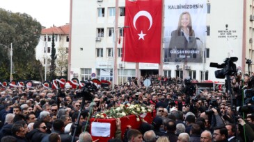 BAŞKAN YETİŞKİN GÜLŞAH DURBAY’I SON YOLCULUĞUNDA YALNIZ BIRAKMADI