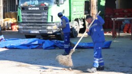 AYDIN BÜYÜKŞEHİR BELEDİYESİ’NDEN ACARLAR HALİ’NDE TEMİZLİK ÇALIŞMASI