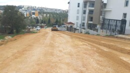 AYDIN BÜYÜKŞEHİR BELEDİYESİ, KUŞADASI’NIN YOLLARINI YENİLEMEYİ SÜRDÜRÜYOR