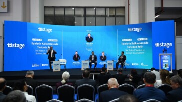 BAŞKAN ÖMER GÜNEL “KUŞADASI HER YIL KENDİ TURİST REKORUNU KIRIYOR”