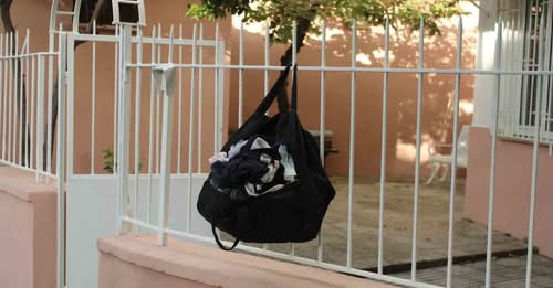 Cami Avlusundaki Şüpheli Çanta Paniğe Neden Oldu: İçinden Kıyafet Çıktı