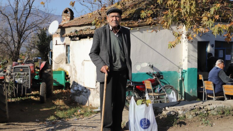 NAZİLLİ BELEDİYESİ YEŞEREN TOPRAKLAR PROJESİ İLE 5 BİN AĞAÇ FİDANI DAĞITTI