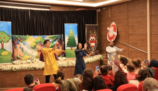 BAŞKAN YETİŞKİN, ARA TATİLDE ÇOCUKLARI TİYATROYLA BULUŞTURUYOR