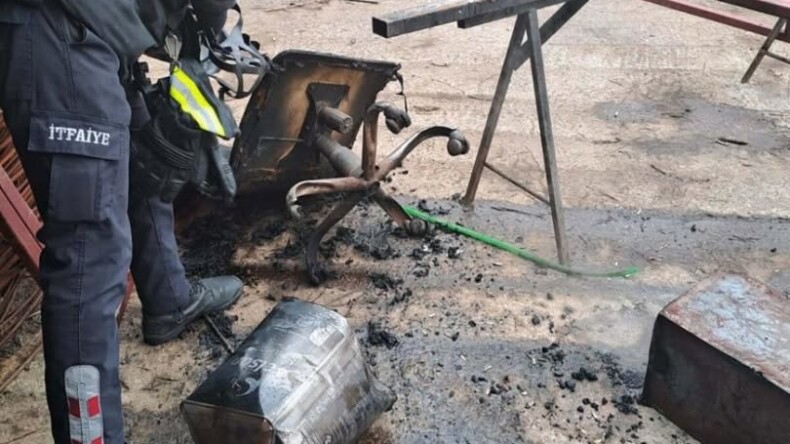 İncirliova’da Demir Doğrama Atölyesinde Feci Kaza: Tiner Alev Aldı, İşçi Yaralandı