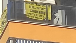 BALKONDAKİ İLAN MERAK UYANDIRDI!