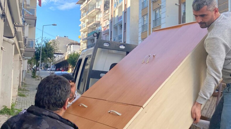 BAŞKAN ANIL YETİŞKİN İLE EFELER’DE DAYANIŞMA BÜYÜYOR