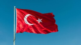 NUSAYBİN’DE TÜRK BAYRAĞINA YÖNELİK SALDIRIYA TEPKİ: “PROVOKASYON HEDEFE ULAŞAMAYACAKTIR”