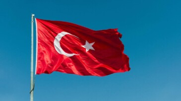 NUSAYBİN’DE TÜRK BAYRAĞINA YÖNELİK SALDIRIYA TEPKİ: “PROVOKASYON HEDEFE ULAŞAMAYACAKTIR”