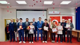 Kaymakam İlhan Abay, Genç Muhafızlar Hafızlık Yarışması’nda Dereceye Giren Öğrencileri Ödüllendirdi