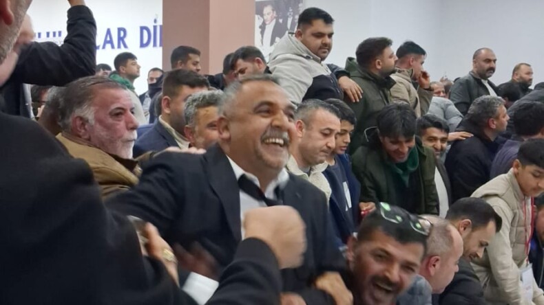 İNCİRLİOVA ESNAFI KARARINI VERDİ: YASİN AKDAĞ EZİCİ ÇOĞUNLUKLA BAŞKAN!