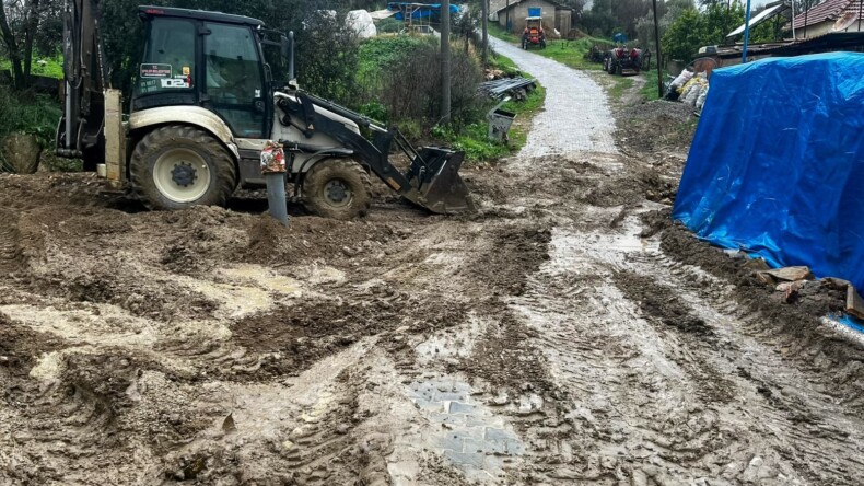 EFELER’DEN SAĞANAK YAĞIŞA HIZLI MÜDAHALE