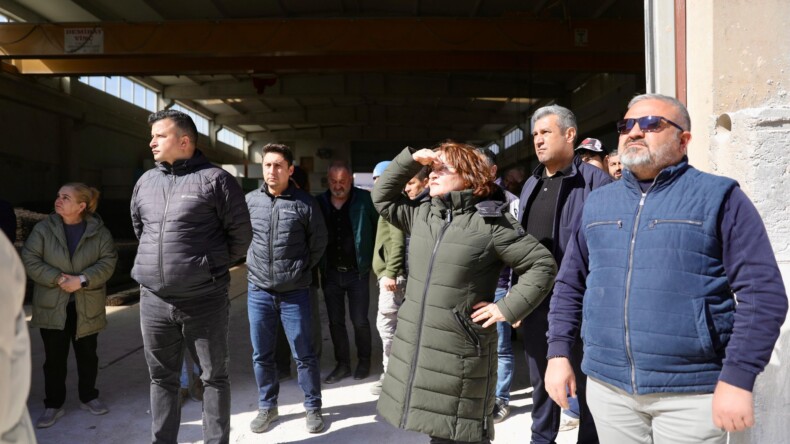 BAŞKAN HATİCE GENÇAY YANGIN SÜRECİNİ EKİPLERLE BİRLİKTE SAHADA TAKİP ETTİ