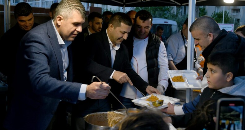 KUŞADASI BELEDİYESİ’NDEN RAMAZAN AYI BOYUNCA 18 BİN KİŞİLİK İFTAR YEMEĞİ