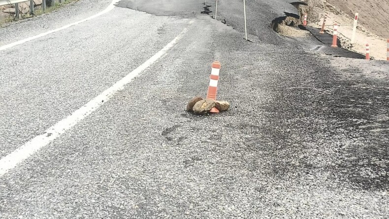 ŞİRİNDERE YOLU YİNE ÇÖKTÜ: BİR AY DAYANMADI!