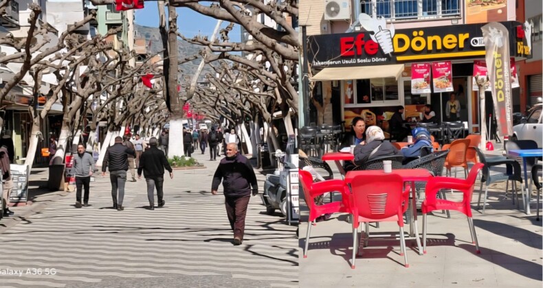 İNCİRLİOVA’DA BAHAR HAVASI: SEVGİ YOLU VE SULUPARK VATANDAŞLARLA DOLDU