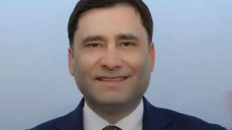 Kuşadası’nda Siyasi Gündem: MHP İlçe Başkanı Murat İnan Görevini Bıraktı