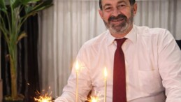 KOÇARLI’NIN SEVİLEN İSMİ SALİH KOZALI’YA ANLAMLI DOĞUM GÜNÜ KUTLAMASI