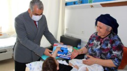 Rektör Prof. Dr. Bülent Kent’ten 23 Nisan’da Çocuk Hastalara Anlamlı Ziyaret