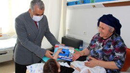 Rektör Prof. Dr. Bülent Kent’ten 23 Nisan’da Çocuk Hastalara Anlamlı Ziyaret