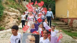 Arpadere Mahallesi’nde 23 Nisan Coşkusu: Çocuklar Bayramlarını Sokaklarda Kutladı