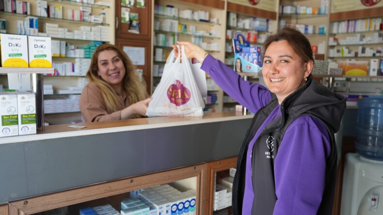 Başkan Zencirci’den Eczane Teknisyenlerine Anlamlı  Jest