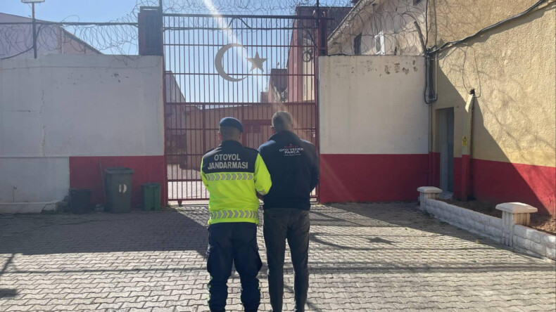 Germencik’te Yol Kontrolünde 19 Düzensiz Göçmen Yakalandı, Organizatör Tutuklandı