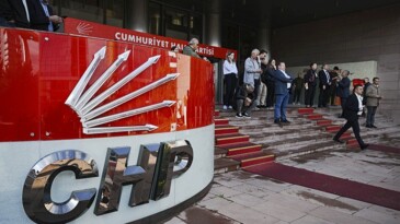 CHP’de Olağanüstü Gece: MYK Acil Toplandı, Parti Genel Merkezi’nde Hareketlilik