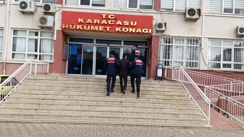 Karacasu’da Ruhsatsız Silah Ticareti: İkamette Çok Sayıda Silah ve Tarihi Sikke Ele Geçirildi