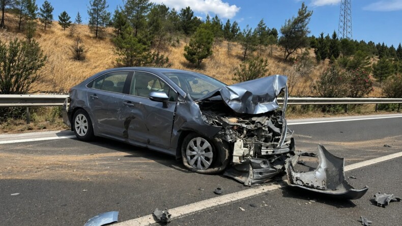 İzmir-Aydın Otoyolu’nda Feci Kaza! Araçlar Hurdaya Döndü