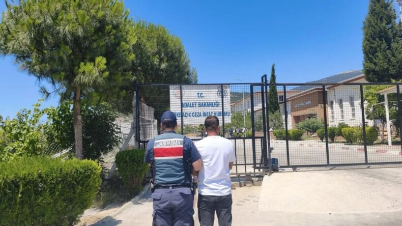 Kuşadası’nda Hırsızlık Suçundan 8 Yıl Hapis Cezası Bulunan Hükümlü Yakalandı