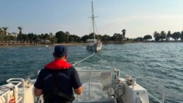 Kuşadası Açıklarında Gezi Teknesi Karaya Oturdu! Sahil Güvenlik 9 Kişiyi Kurtarmak İçin Harekete Geçti
