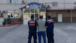 Efeler’de silahla yağma suçundan 21 yıl 6 ay hapis cezası bulunan hükümlü yakalandı