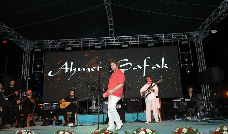 MARMARİS’TE 15 TEMMUZ RUHU AHMET ŞAFAK KONSERİYLE TAÇLANDI