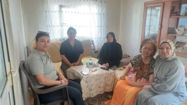 AK Parti İncirliova Kadın Kolları’ndan Deniz Teyzeye Anlamlı Ziyaret