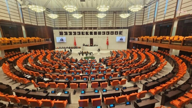 TBMM’DE ÖTV DÜZENLEMESİ KABUL EDİLDİ: ELEKTRİKLİ ARAÇLARDA YENİ DÖNEM, CUMHURBAŞKANI’NA 10 KATA KADAR VERGİ YETKİSİ