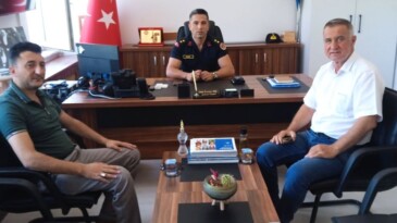 Altıeylül Mahallesi Muhtarı Halil Kumaş’tan Köşk Jandarma Komutanı Üsteğmen Halil İbrahim Alıç’a Hayırlı Olsun Ziyareti