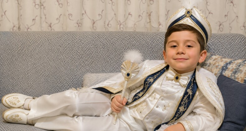 BAHTİYAR EFE OTUR SÜNNET OLUYOR