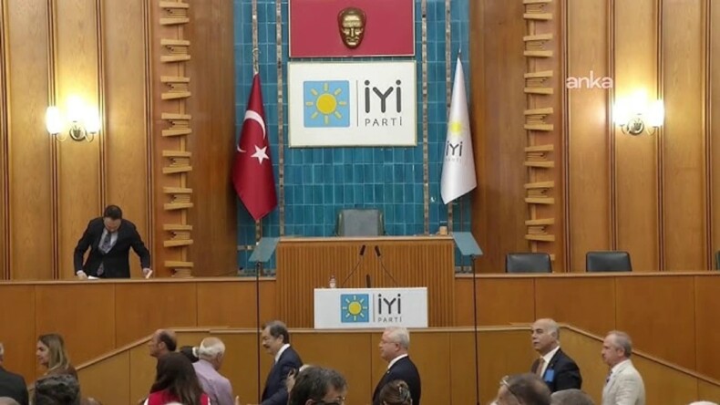 İYİ PARTİ’DEN TBMM’YE ŞEFFAFLIK ÇAĞRISI: “GÖRÜŞMELER CANLI YAYINLANSIN, MİLLETİN SESİ KOMİSYONDA DUYULSUN”