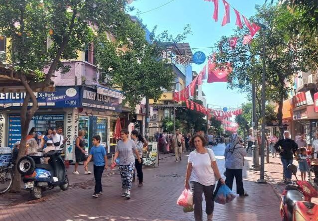 NAZİLLİ ÇARŞISINDA ARAÇ TRAFİĞİ İÇİN YENİ DÜZENLEME GÜNDEMDE