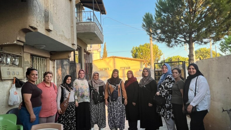 AK PARTİ KADIN KOLLARI ACARLAR’DA ÇALIŞKAN KADINLARLA BULUŞTU